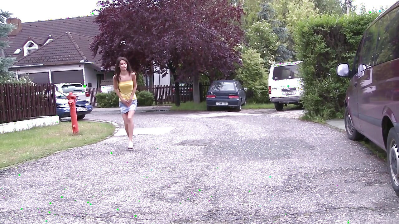 Solo pee girls Betty Style