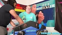 Negro amateur tickle atormenta a su gordito dom matt