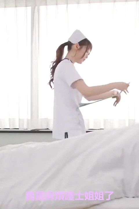 美丽的护士喜欢吮吸你的鸡巴, 她会管理你的射精. 第1部分