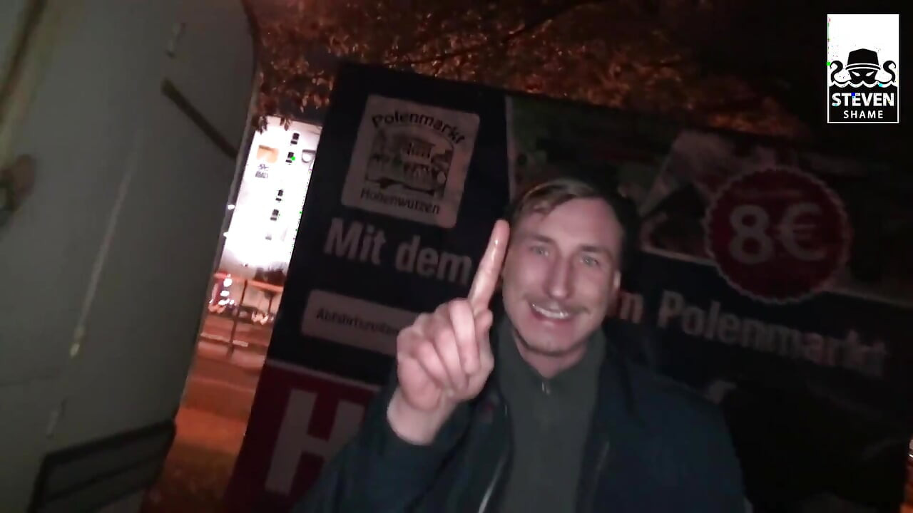 Tante seksi bertubuh kurus paris dientot di jalan utama di berlin (luar ruangan)