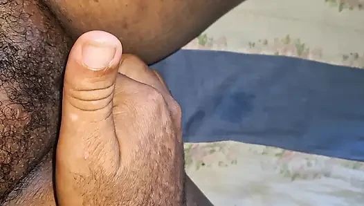 Kız arkadaşım geceyi evimde geçirmek için geliyor ve sikimi alıyor