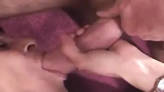 Sarışın sürtük aynı anda iki tane birden alabilir