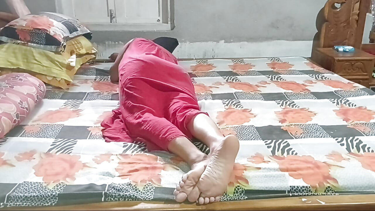 Dewar bhabi ghor pey sex barish time