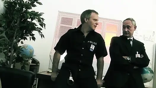 Çok seksi büyük memeli kızlar götünde büyük yarağı seviyor