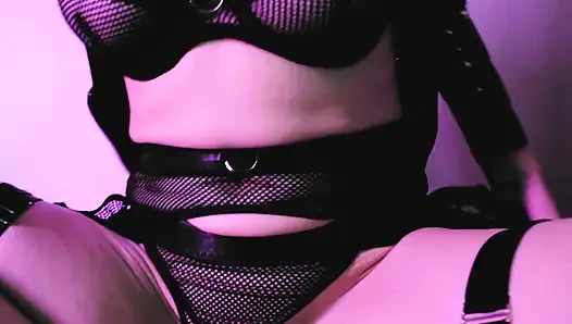 Esmer sahibe eva lateks solo kadın egemenliği ayak fetişi olgun sapık bdsm ateşli