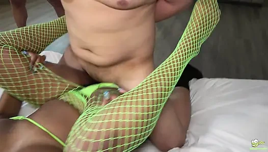 Peach Fuzz anal grup seks