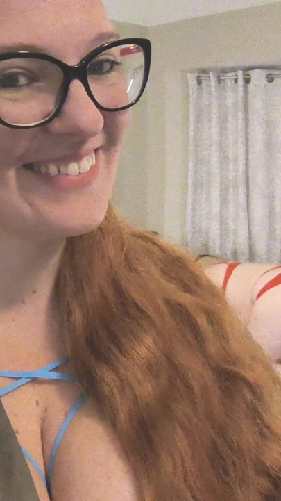 Cuckquean selfie - meus amigos revertem gangbang do meu marido enquanto eu assisto - corno real | Clipe 1