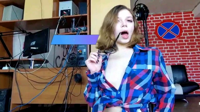 OPISKELIJA TEKEE LEMPEA BLOWJOB JA BACK RATSASTUS - POV