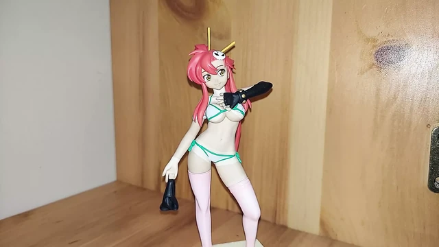 Yoko Littner Beach Tan Figure SOF