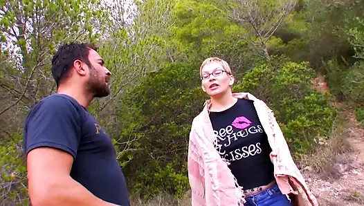 Gepiercte muschi ficken ist die schlampe, und blowjob könnte die hure