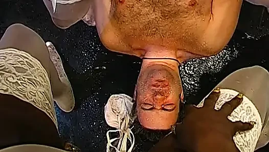 Hemen Lazım! - Zenci Güzellik Vahşi Üçlü Grup Seks Sırasında Sidik Içinde Sırılsıklam Oluyor