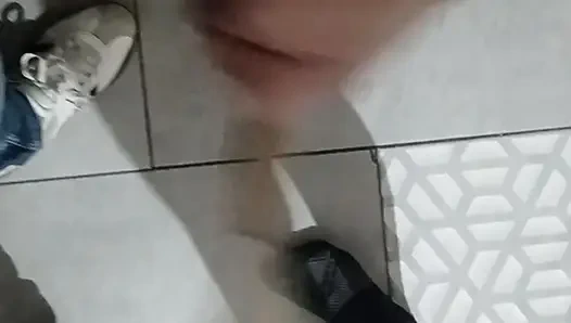 Yarak ve taşaklar spatula ile sert atıyor