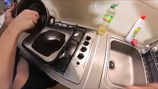 Sert Meme Uçlarının Ve Sıkı Amcığının Kremini Yaladı.