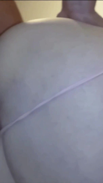 MILF dari perkhidmatan pembantu rumah dikongkek keras dalam pantat