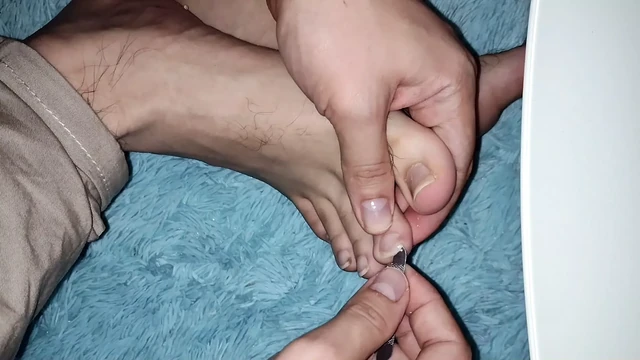 CUTTING MY TOENAILS