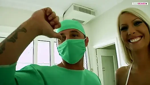 Tante seksi rambut pirang masih keliatan banget dan suka banget dientot