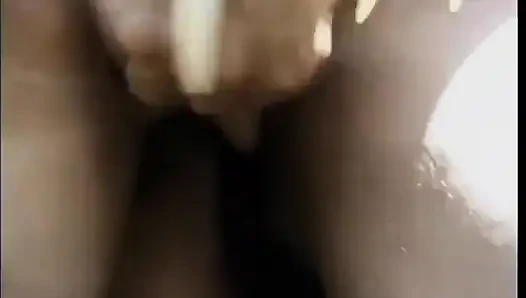 Ateşli zenci piliç beyaz yarağı götünü sallıyor