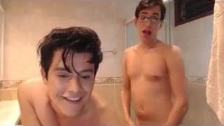 Cam chicos ducha A la mierda