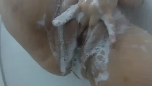 Kurvige venezolanerin hat sex ohne kondom mit einem Kolumbianer in der dusche in einem motel