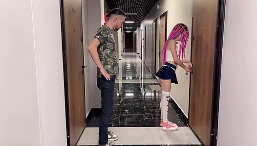 ZUM ERSTEN MAL FICKTE DIE TEEN-STIEFTOCHTER DES VERSAUTEN NACHBARN, DIE gleich aussehend, hentai-liebhaberin egirl