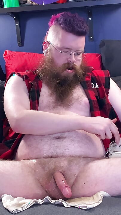 Enjoying a bate and cumming