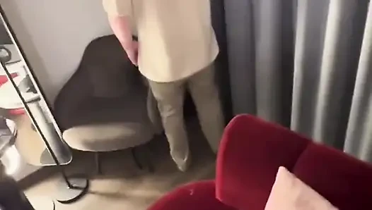 Zwei große schwänze für mich! Mein ehemann musste angezogen bleiben und zuschauen, wie ich gefickt wurde
