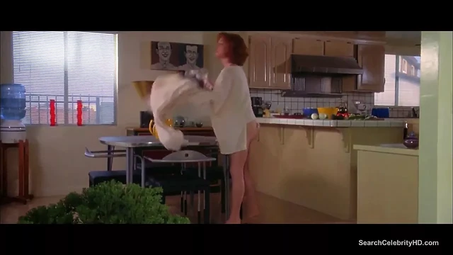 Julianne Moore nude - Short Cuts