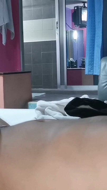Maserör müşterinin çok büyük olanını yalamaktan kendini alamıyor. | Bölüm 1