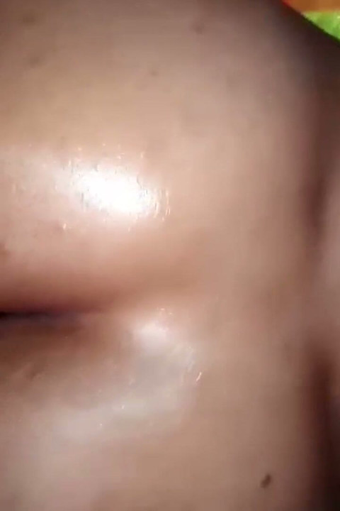 我错误地把我的鸡巴放在她的菊花洞里, 我不知道她会喜欢, 直到她开始插菊花和呻吟.