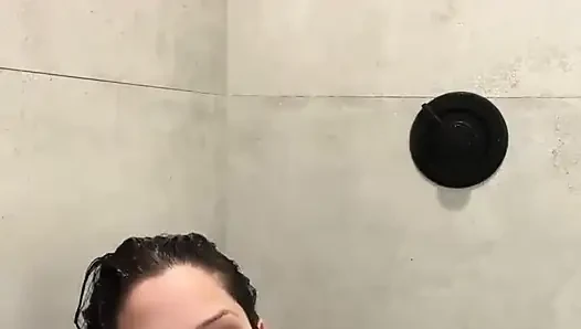Live streaming bareng dani valentina