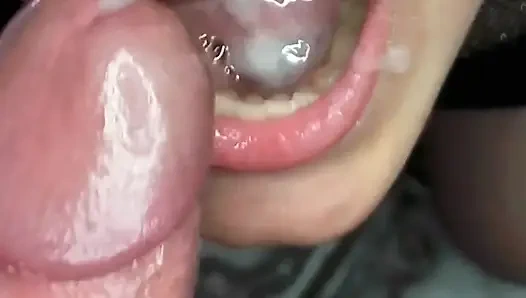 Ein heißes kolumbianisches mädchen ließ mich ihre muschi hämmern und ich kam in ihren mund!