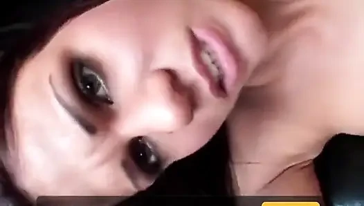 Cowok kontol besar menembus memek sempit cewek muda