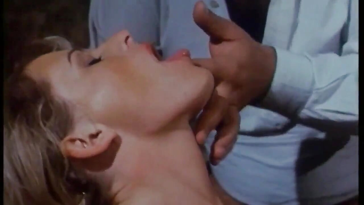 Nyepong kontol pirang seksi vintage besar