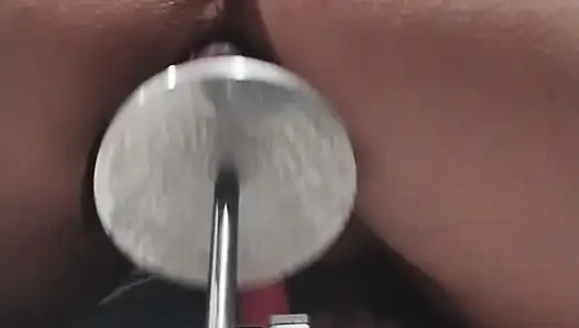 Aku lagi asik muasin memekku pakai mesin seks - pov