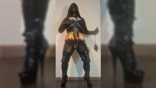 Monja de pvc se corre repetidamente de vibrador de varita y juguetes anales grandes