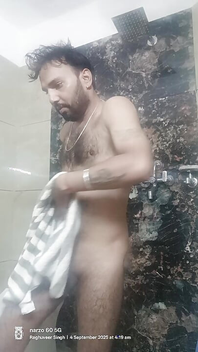 ชาย Desi อินเดียเย็ดในร่ม