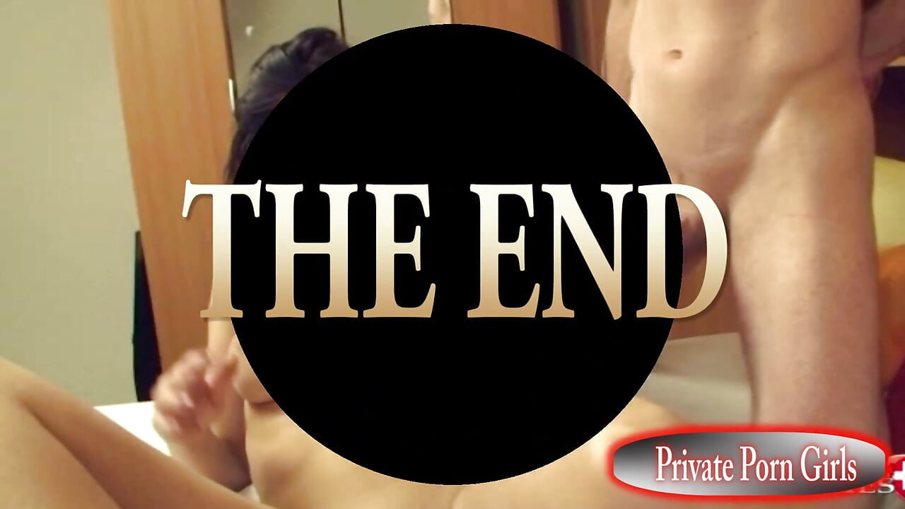 Moni si cewek jalang lagi asik ngentot sama 2 cowok sekalian