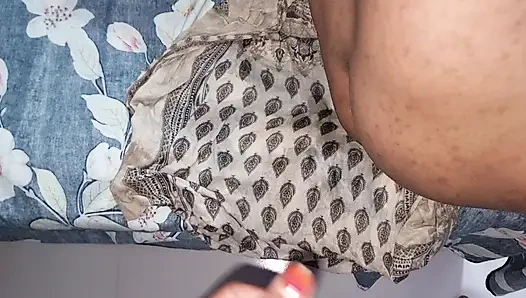 Tam Bangla sesli anal yakın çekim sikiş videosu. Hintli evli kadında yeni anal video