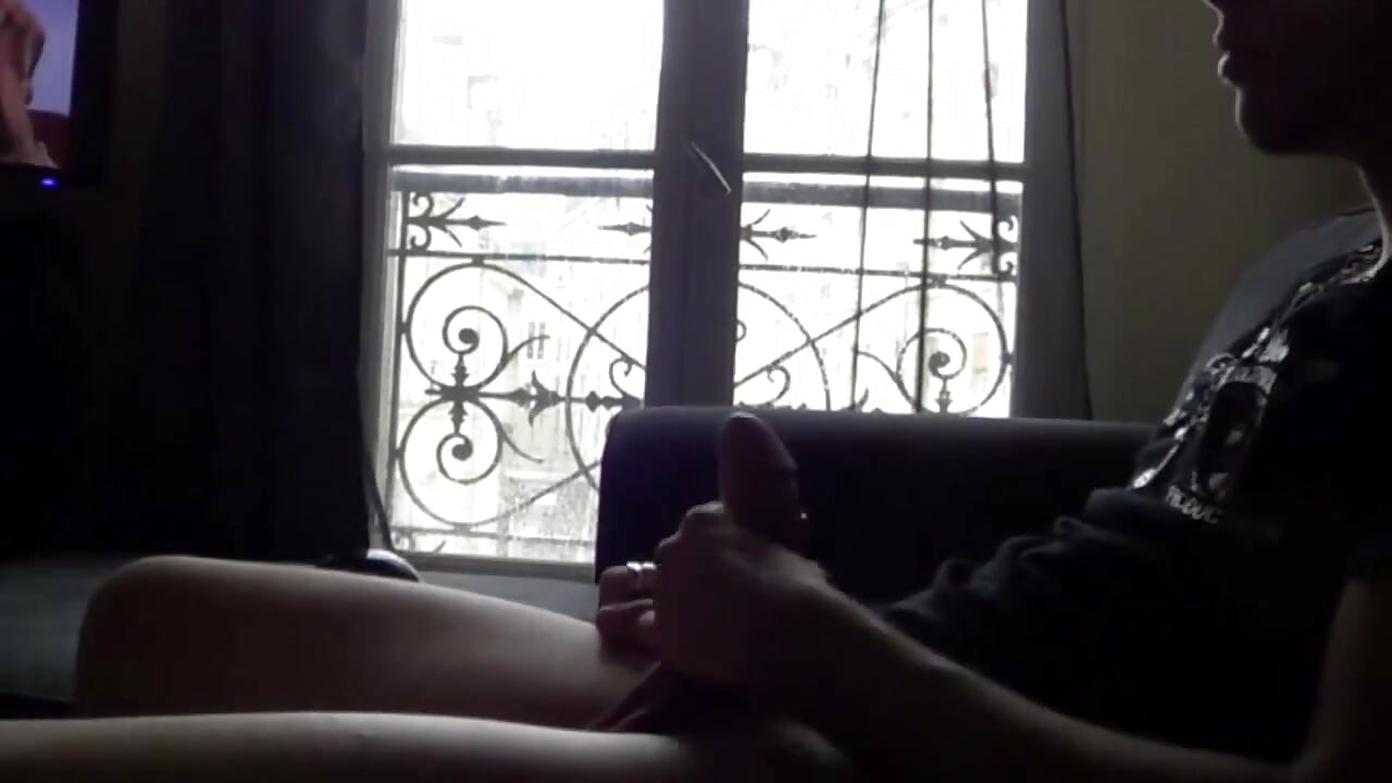 Лускаста рабиня скучила за кросівками сексуального молодого араба