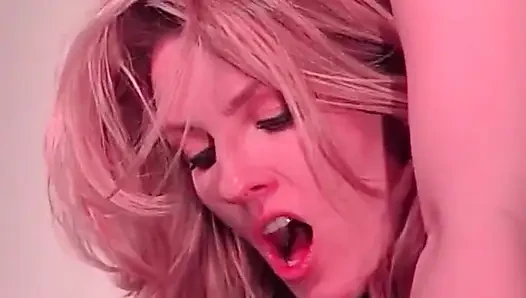 Heißer dreier mit blonder MILF und rothaarigem schätzchen