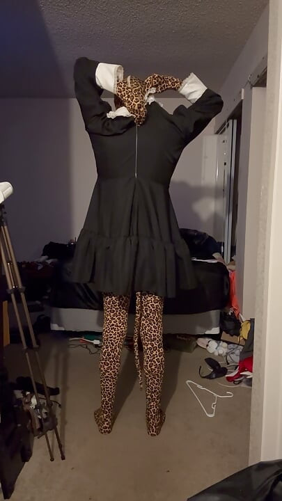 Urocza lalka Zentai Ubieranie się i zabawa