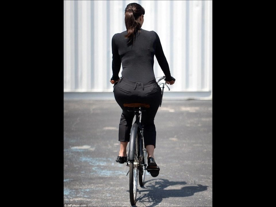 Women on bicycles (Mujeres en bicicleta)