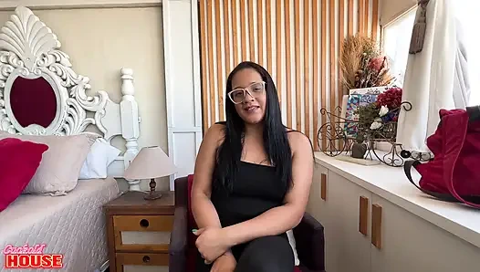 Raquel, Utangaç Bir Esmerdi Ama Sıra Poposunu Vermeye Gelince Gerçekten Yaramazlaştı