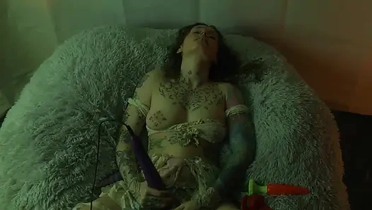 Lola si cewek super mesum dientot habis-habisan sama monster alien 19 inci