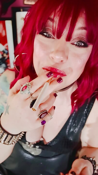English Goth Dangles & Smokes Her Cigarette - Tina Snua Smoking A Cig With Dangling, Drifts, OMI OME Snap