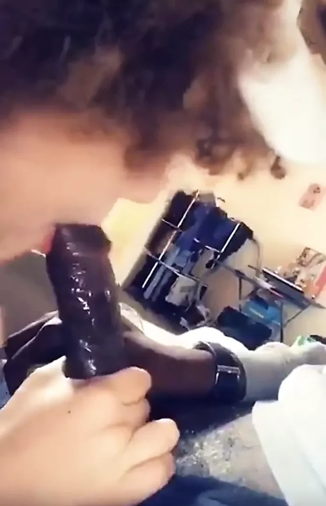 Ma pute me suce la bite