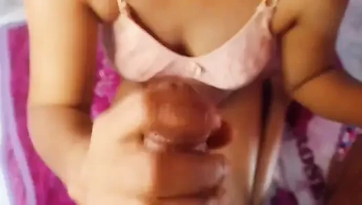 Hintli kız amcığını sikiyor ve parmaklıyor