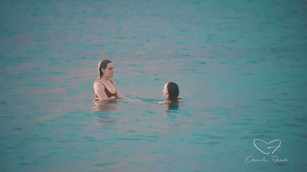 Honění s Charlie Forde, Olive Gee