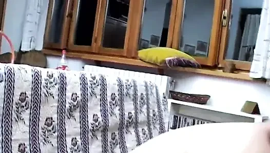 Büyük götlü dövmeli piliç üçlü sikişte sikiliyor