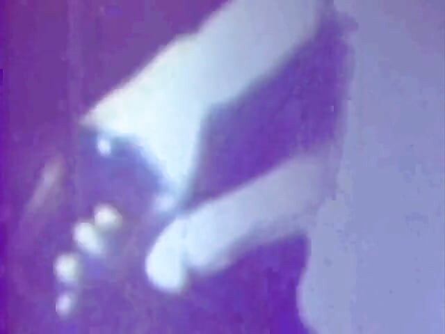 Cette MILF vintage sait comment faire plaisir à son mec (pas de son mais de la musique)